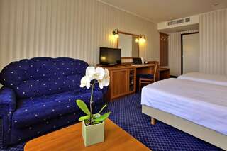 Отель Grand Hotel Plovdiv Пловдив Классический двухместный номер с 1 кроватью или 2 отдельными кроватями и бесплатной парковкой-1
