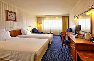 Отель Grand Hotel Plovdiv Пловдив Классический двухместный номер с 1 кроватью или 2 отдельными кроватями и бесплатной парковкой-7